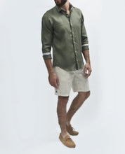 Cargar imagen en el visor de la galería, Camisa Lino Clásica - Verde Militar
